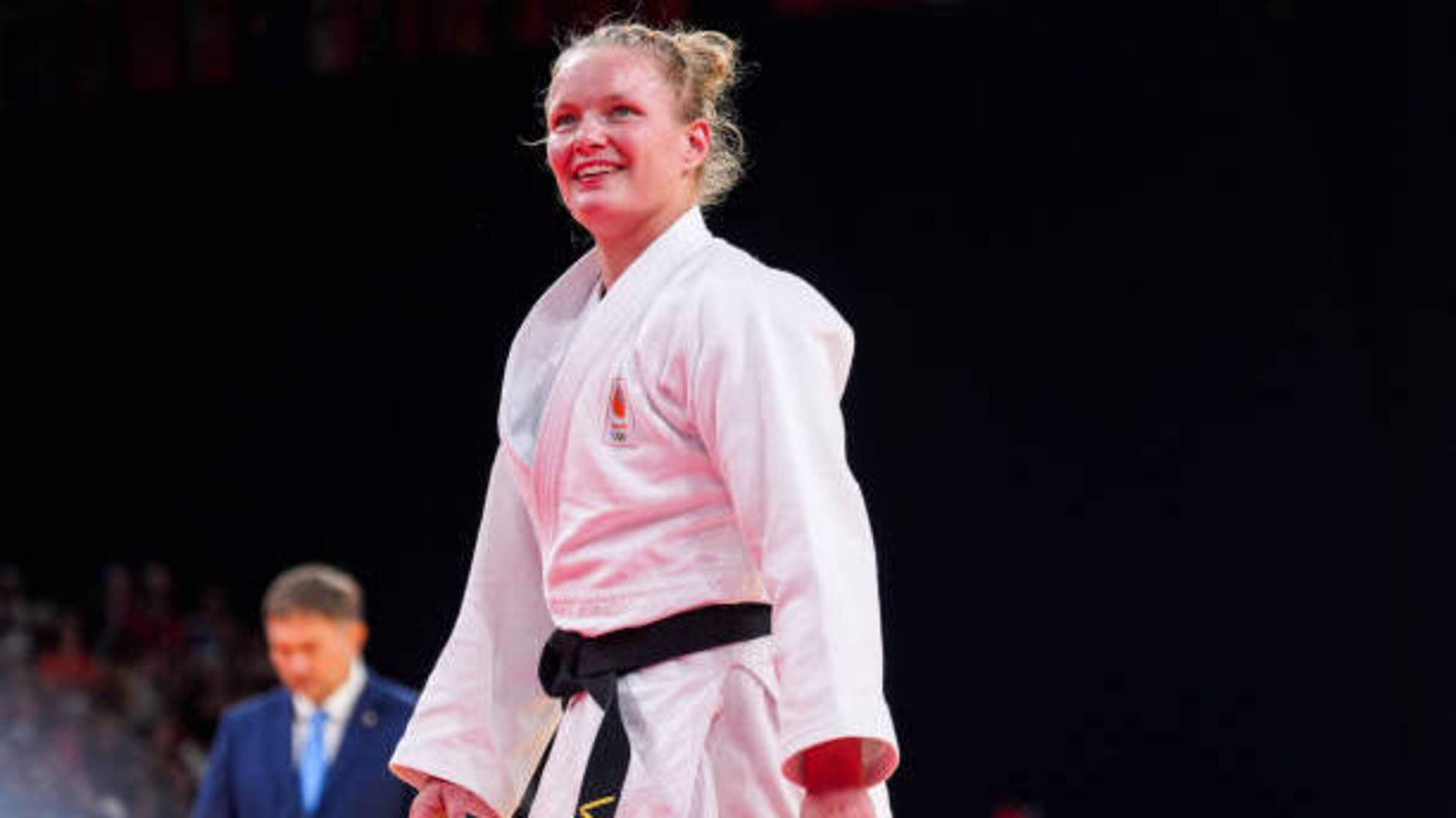 Sanne van Dijke gaat na hachelijk verblijf in Oezbeeks ziekenhuis strijd op de mat weer aan: ’De kakkerlakken liepen over de vloer’